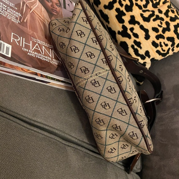 SOLD Vintage Dooney and Bourke shoulder bag - Picture 8 of 12